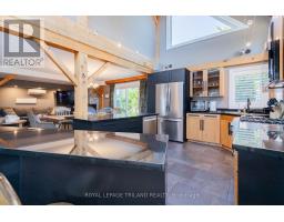 42 LAKESIDE CIRCLE - 23