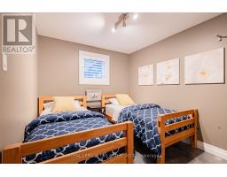 42 LAKESIDE CIRCLE - 36