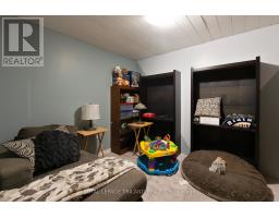 264 SIMPSON CRESCENT - 34