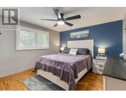 35 SURREY CRESCENT - 14