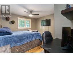 35 SURREY CRESCENT - 15