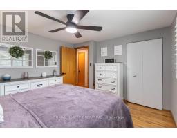 35 SURREY CRESCENT - 16