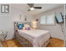 35 SURREY CRESCENT - 17