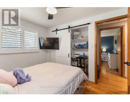 35 SURREY CRESCENT - 18