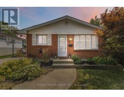 35 SURREY CRESCENT - 2