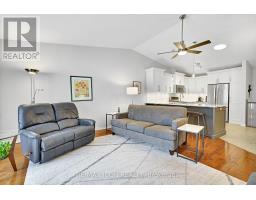 35 - 1241 BEAVERBROOK AVENUE - 16