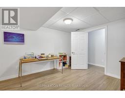 35 - 1241 BEAVERBROOK AVENUE - 27