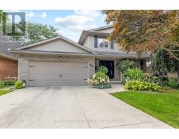 35 PINEGROVE CRESCENT - 1