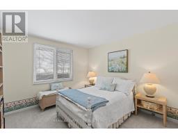 35 PINEGROVE CRESCENT - 32