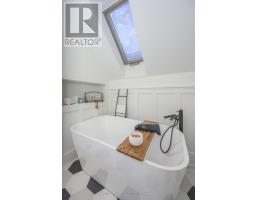 908 MAITLAND STREET - 32