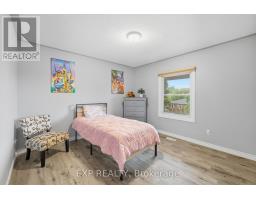 30 LINGWOOD DRIVE - 24