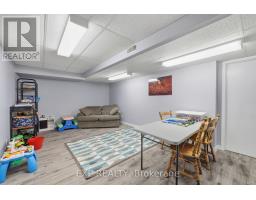 30 LINGWOOD DRIVE - 41