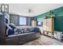 805 - 986 HURON STREET - 16