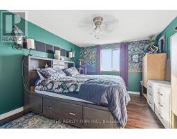 805 - 986 HURON STREET - 17