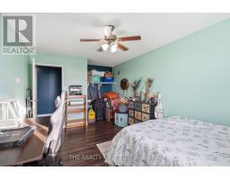 805 - 986 HURON STREET - 23