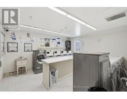 805 - 986 HURON STREET - 26