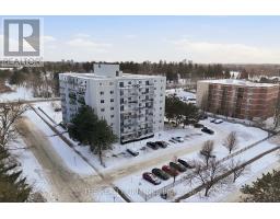 805 - 986 HURON STREET - 34