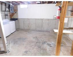 51 - 1095 JALNA BOULEVARD - 17