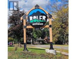 696 GRIFFITH STREET - 41