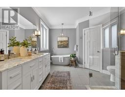 5 BARON CRESCENT - 25