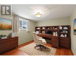 30 STONEY COURT - 25