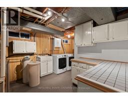 30 STONEY COURT - 32