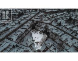 30 STONEY COURT - 40