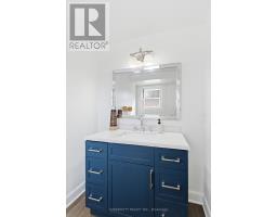 64 DOWNING CRESCENT - 39