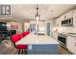 40 GLENGARIFF DRIVE - 12