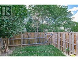 44 - 300 SANDRINGHAM CRESCENT - 16