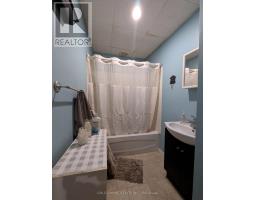 42 WELLINGTON STREET N - 12