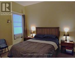 42 WELLINGTON STREET N - 21