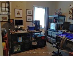 42 WELLINGTON STREET N - 29