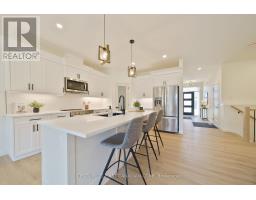 8 - 32 POSTMA CRESCENT - 9