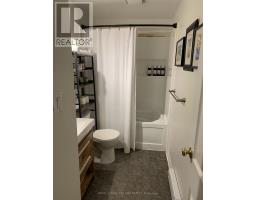 204 - 275 QUEENS AVENUE - 6