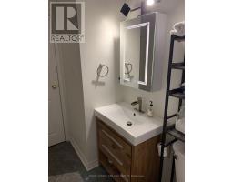 204 - 275 QUEENS AVENUE - 8