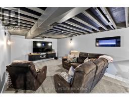 484 FERNDALE AVENUE - 25