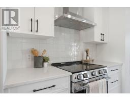 22 - 355 SANDRINGHAM CRESCENT - 11