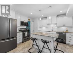 11 GREENBRIER CRESCENT - 13