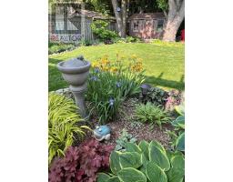 11 GREENBRIER CRESCENT - 32