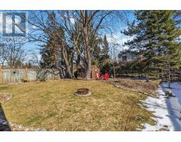 11 GREENBRIER CRESCENT - 35