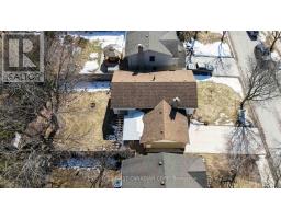 11 GREENBRIER CRESCENT - 38