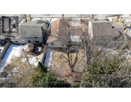 11 GREENBRIER CRESCENT - 39