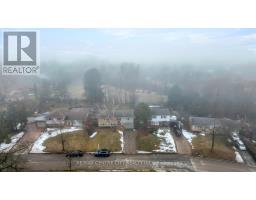 637 JASON CRESCENT - 44