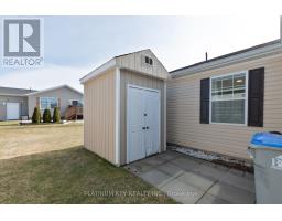 16 LINDSAY DRIVE - 30