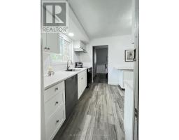 35 ROLLSCOURT GARDENS - 10