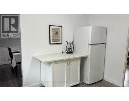 35 ROLLSCOURT GARDENS - 11