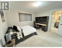 35 ROLLSCOURT GARDENS - 13