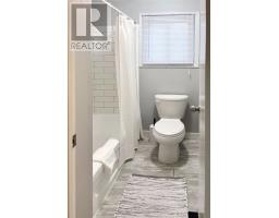 35 ROLLSCOURT GARDENS - 16