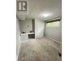 35 ROLLSCOURT GARDENS - 19